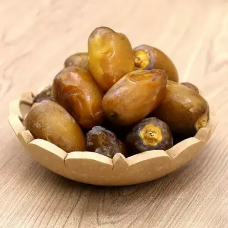 Selling Fresh Yellow Dates in Large Quantities